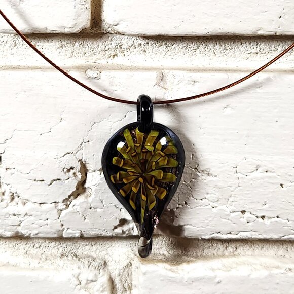 New Womens Murano Glass Tear Drop Yellow & Black Necklace - Picture 3 of 7